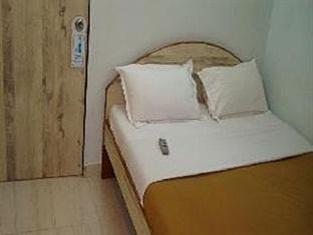 Anjali Inn Мумбаи Экстерьер фото